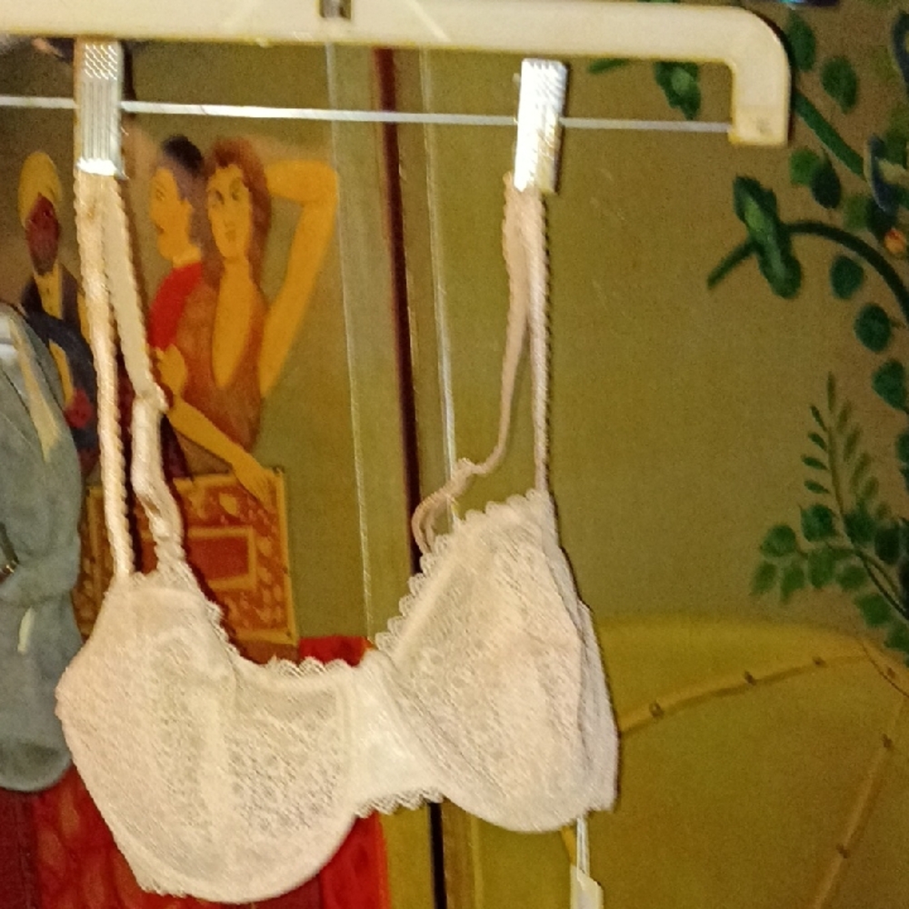 Bare Necessities Lace Underwire Bra in Beige